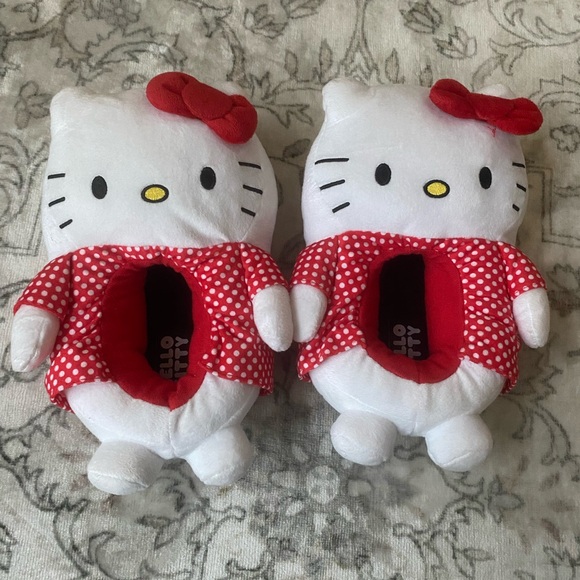 Hello Kitty SANRIO Red and White Polka Dot Slippers - Picture 1 of 3